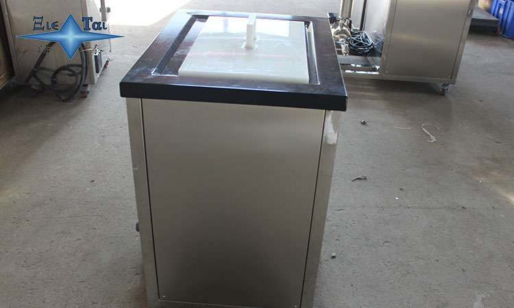 超聲波清洗機:提升金屬電池接頭導(dǎo)電性和壽命的效果和注意事項 超聲波清洗機:提升金屬電池接頭導(dǎo)電性和壽命的效果和注意事項